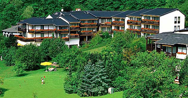 Urlaub in Bad Sobernheim Nahe. Kurzurlaub in einem groen Park am Hotel.