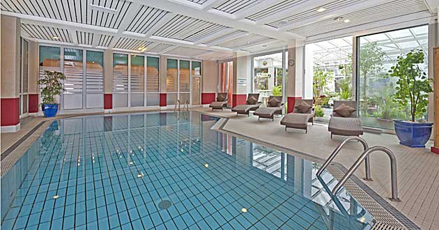 Hotelhallenbad Schwimmbad Pool Urlaub im Westerwald RLP. Kurzurlaub in Oberlahr, zwischen Altenkirchen, Neuwied, Hamm (Sieg), Siegburg, Knigswinter am Rhein und Bonn.