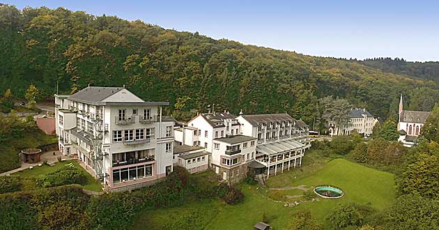 Urlaub Hotel im Rheingau Kurzurlaub im Waldhotel zwischen Geisenheim am Rhein, Rdesheim, Schloss Johannisberg, Eberbach und Wiesbaden in Hessen.